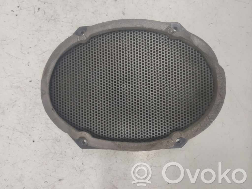 Enceinte de porte arrière