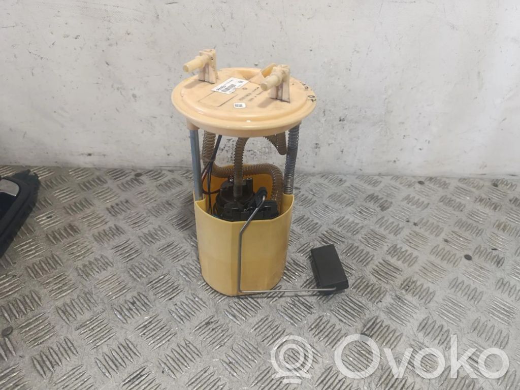KIA Carens I Bomba interna de combustible 