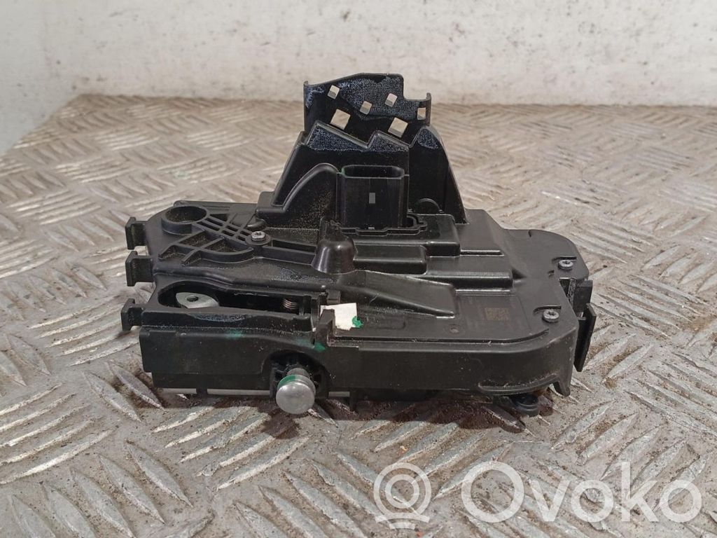 Ford Focus Priekšpusē slēdzene 