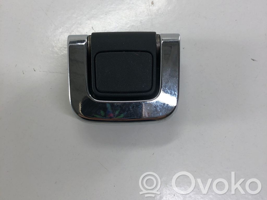 Peugeot 508 Tie down hook / loop 