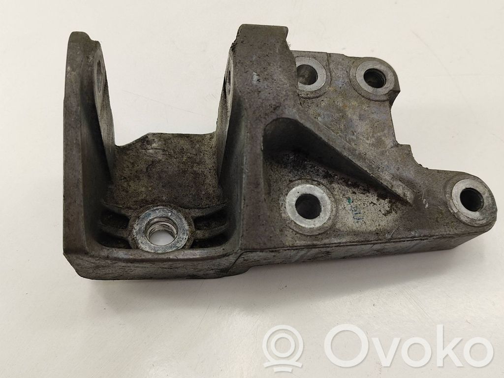 Peugeot 508 Engine mounting bracket 