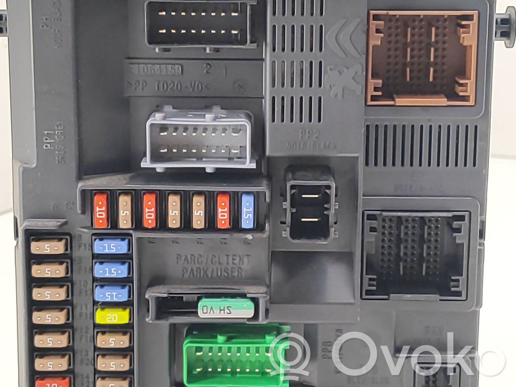 Peugeot 308 Fuse module 
