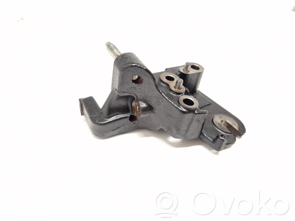 Ford Mondeo MK V Engine mounting bracket 