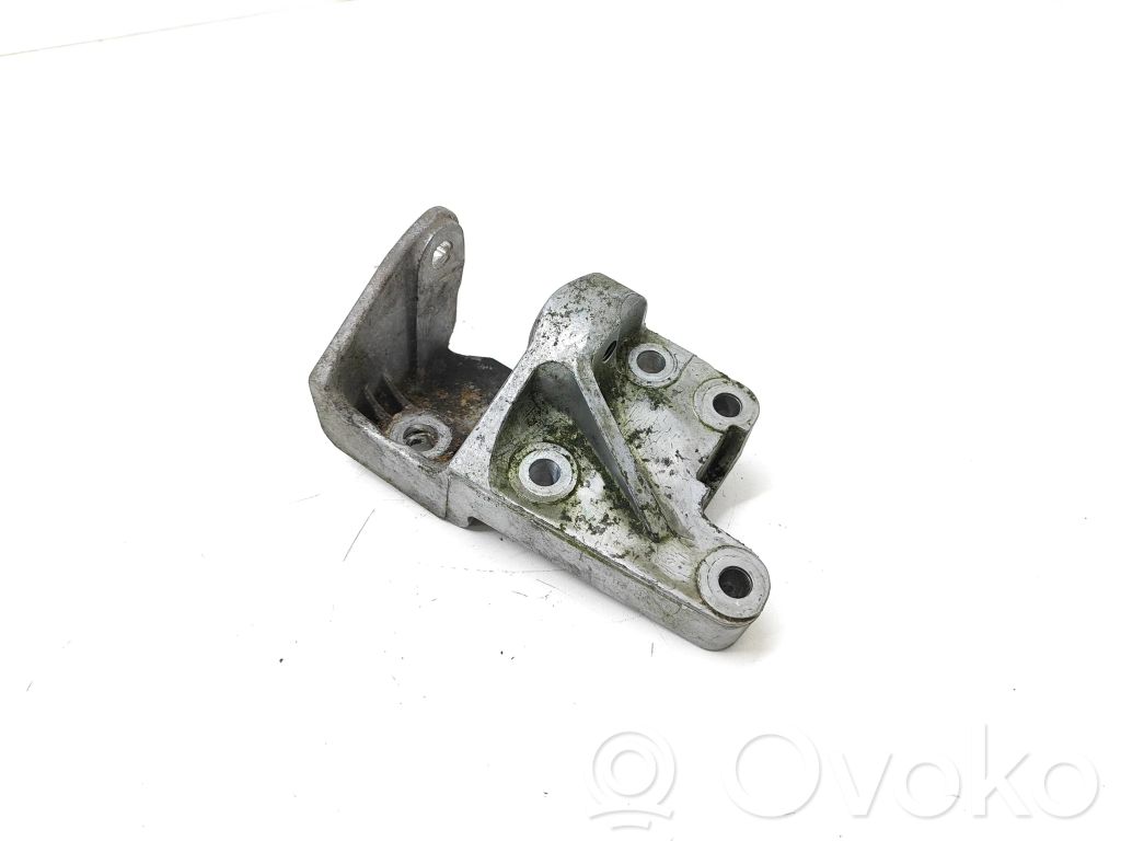 Peugeot 508 Engine mounting bracket 