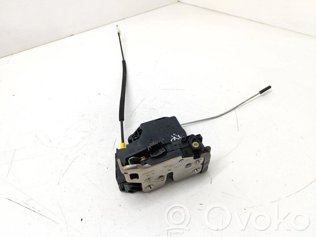 Opel Astra K Priekšpusē slēdzene 