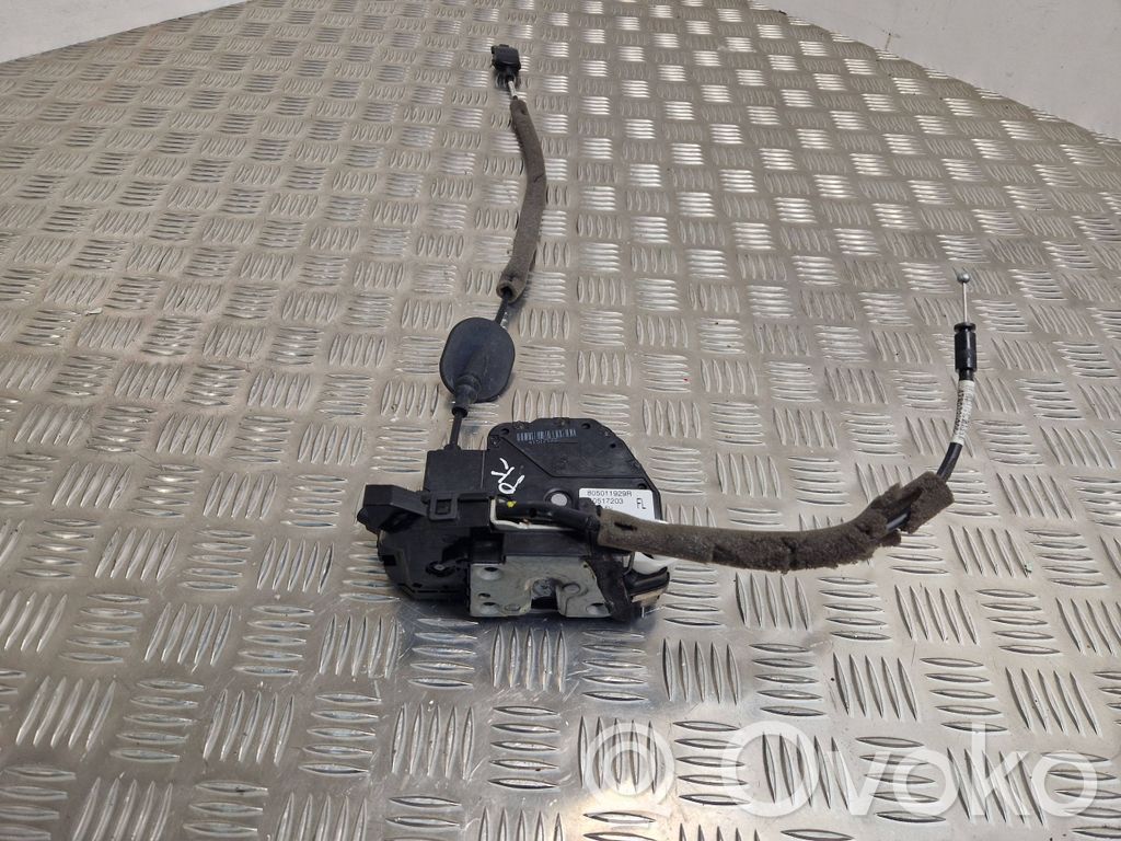 Renault Clio IV Priekšpusē slēdzene 