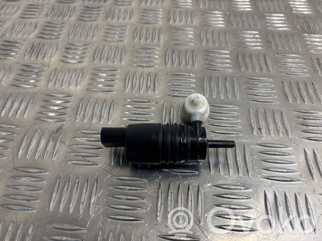 BMW 2 F46 Logu mazgātāja sūknis 