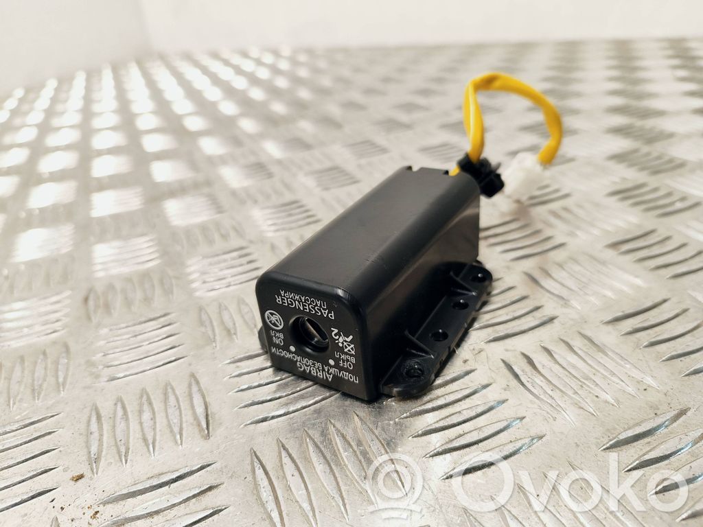 Peugeot 4008 Passenger airbag on/off switch 