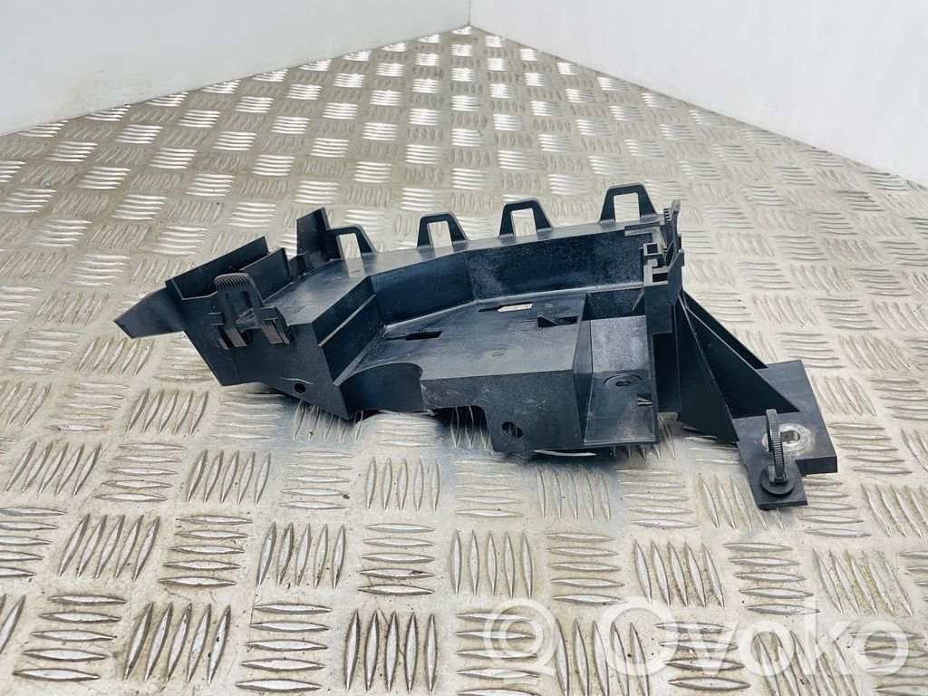Ford Mondeo MK V Kita variklio skyriaus detalė 