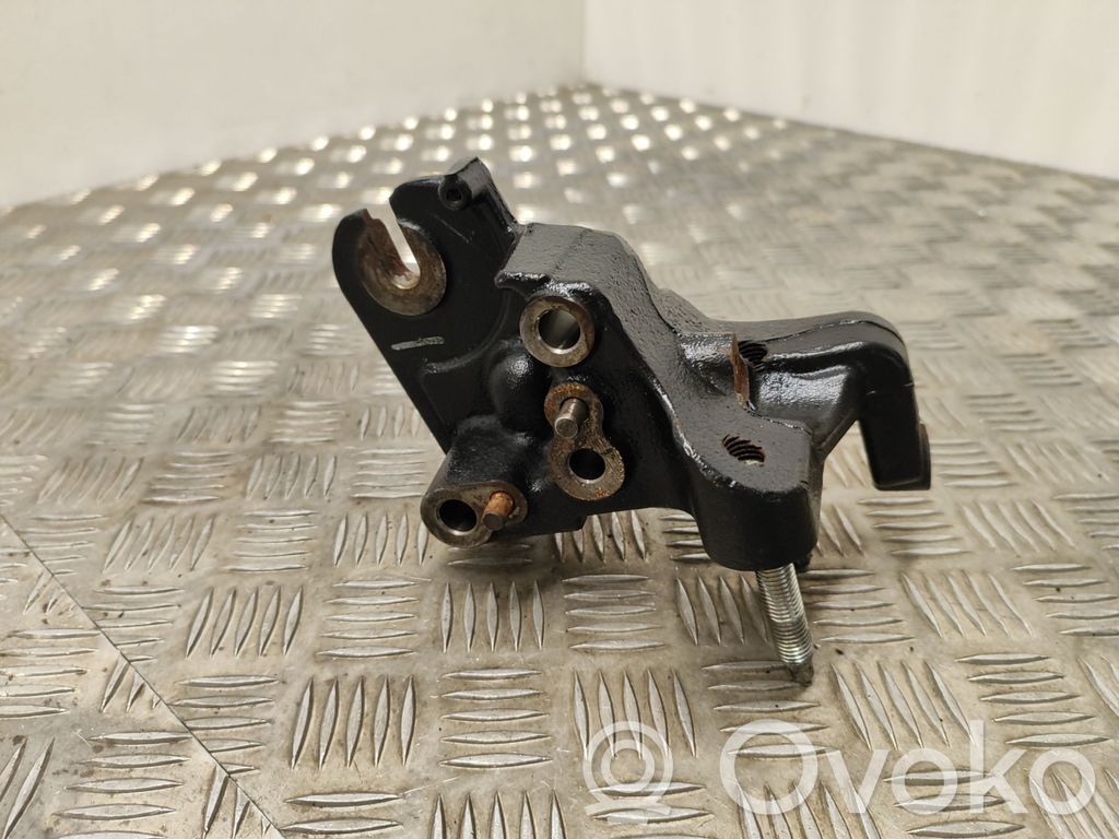 Ford Mondeo MK V Engine mounting bracket 