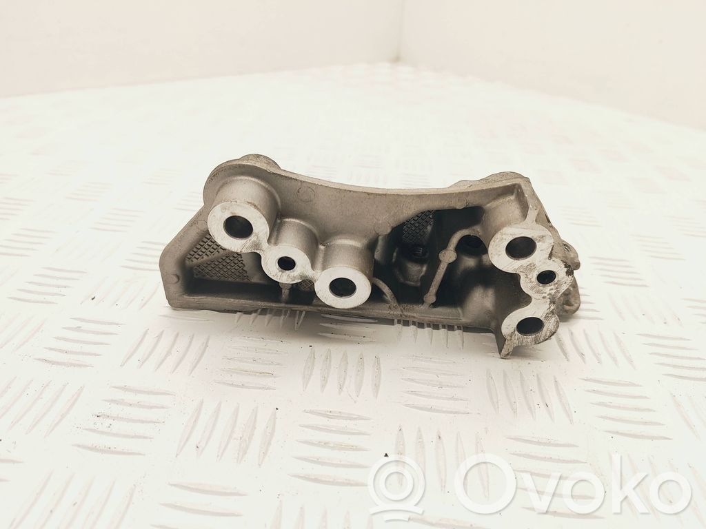 Peugeot 5008 II Engine mounting bracket 