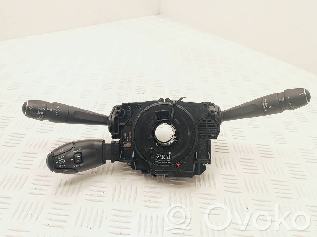 Peugeot 5008 II Interruptor/palanca de limpiador de luz de giro 