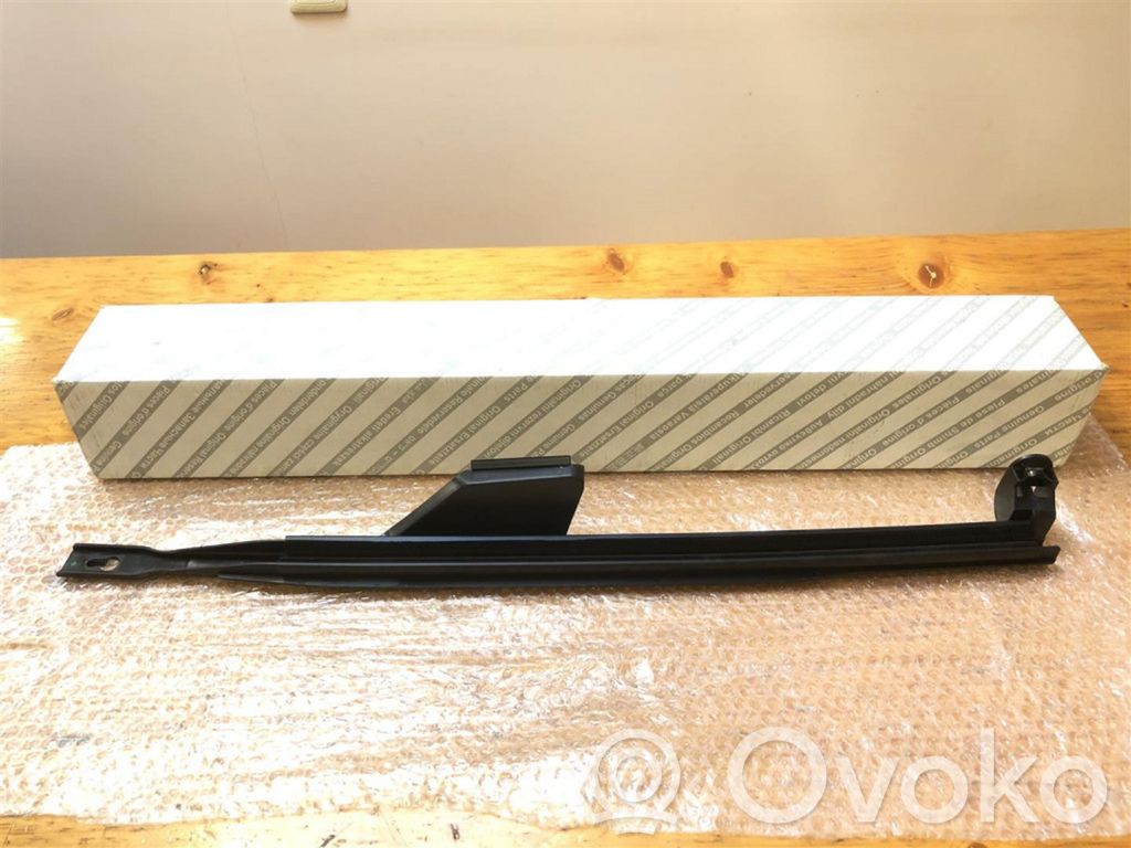 Front door windshield rail   1398692080