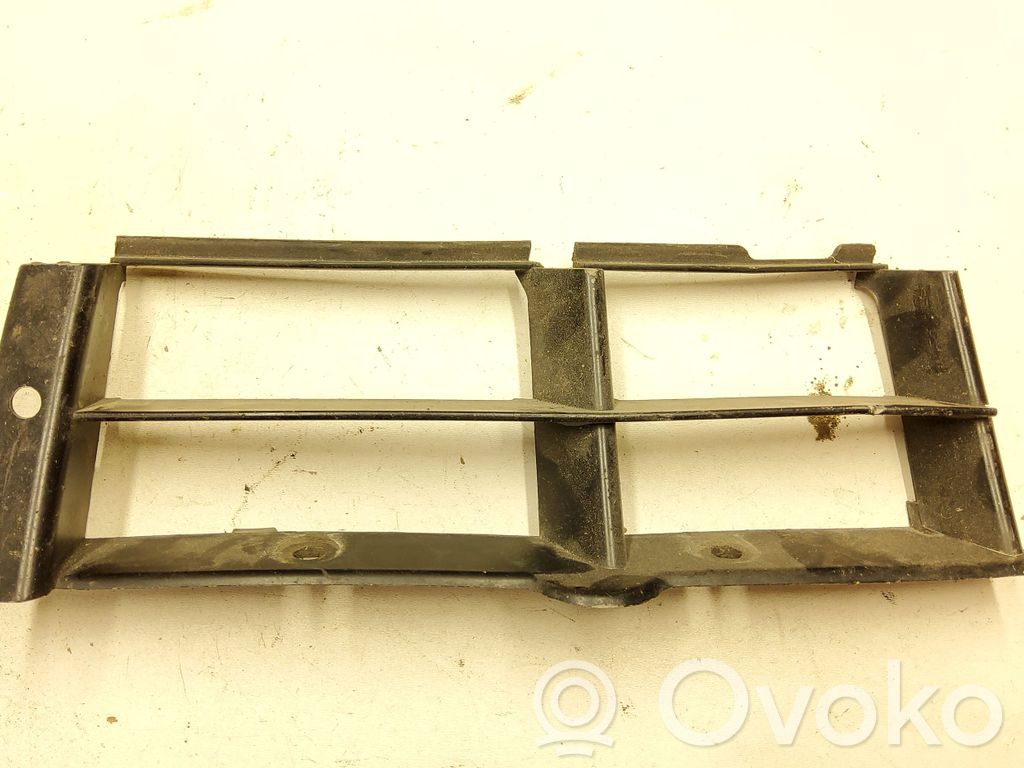 Front bumper lower grill   51118176179