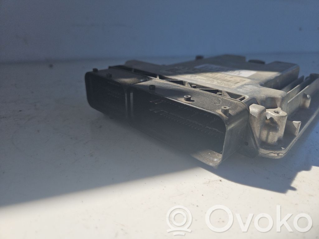 Unidad de control/módulo del motor   8E1910115A,8E0907115D