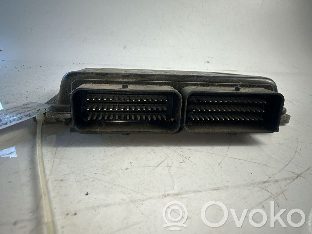 Unidad de control/módulo del motor   8200059086,8200044437,S110138000
