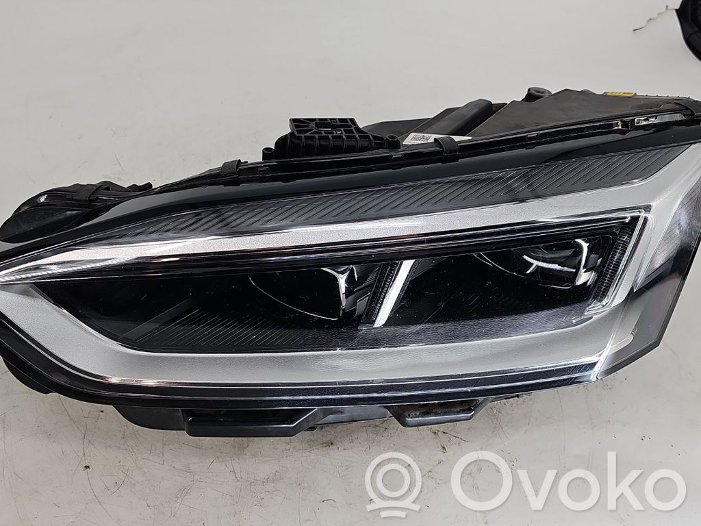 Audi A5 8T 8F Phare frontale 