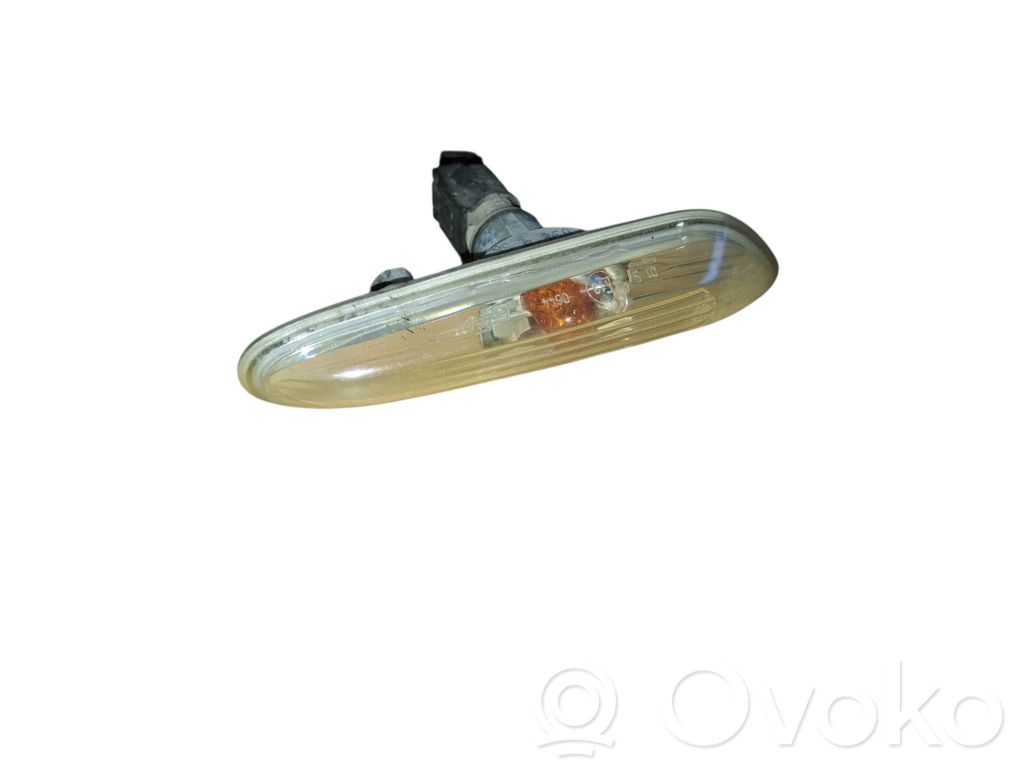 Front fender indicator light   6923919