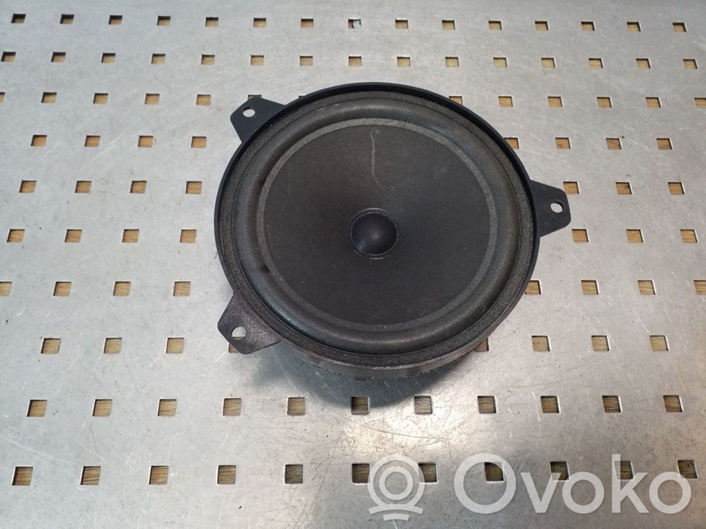 BMW 3 E46 Garsiakalbis (-iai) galinėse duryse 
