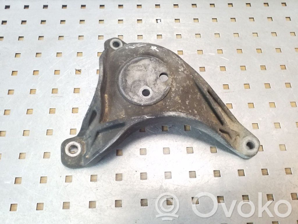 BMW 5 E39 Engine mounting bracket 