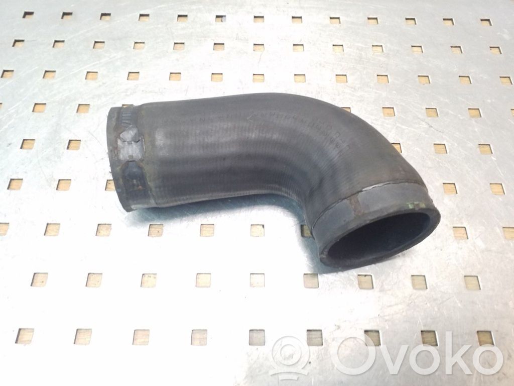 BMW 5 E39 Välijäähdyttimen letku 