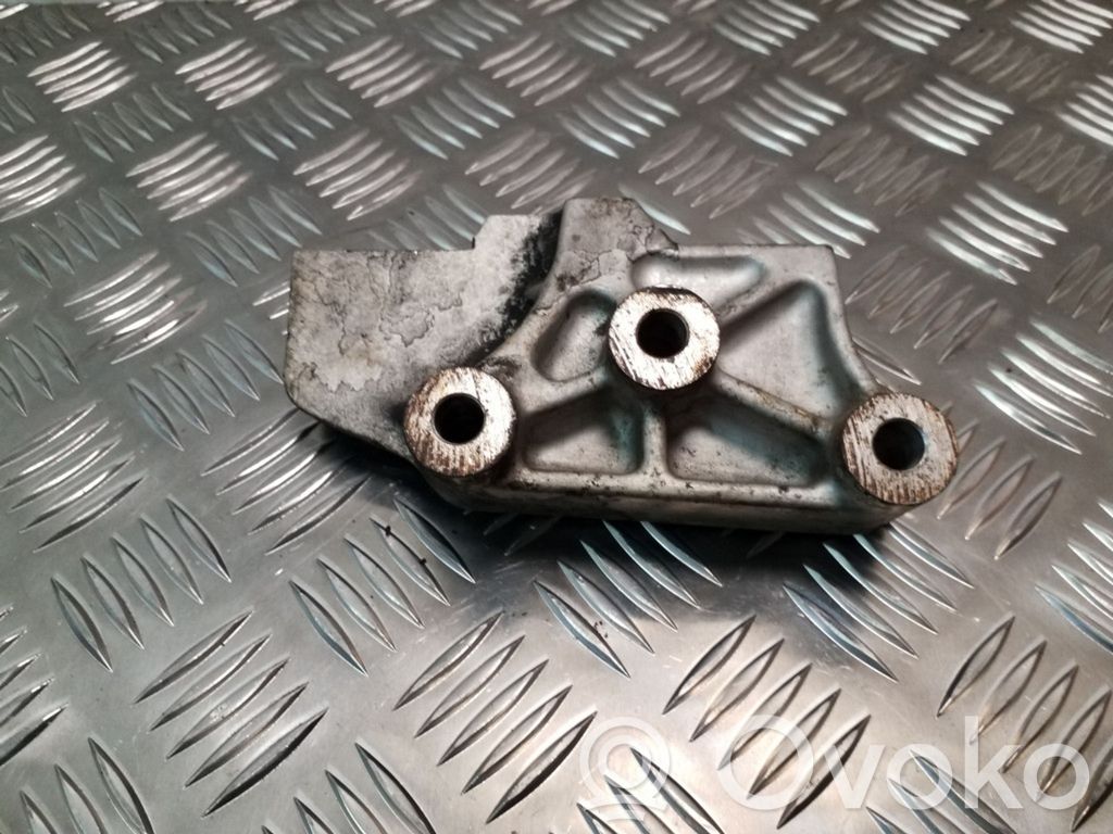 Chrysler Voyager Engine mounting bracket 