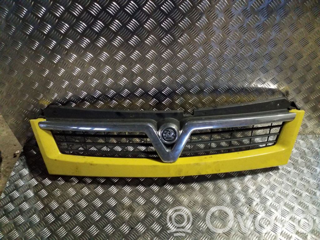 Opel Movano A Etupuskurin ylempi jäähdytinsäleikkö 