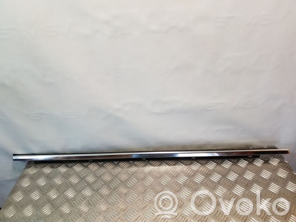 Audi A4 S4 B6 8E 8H Listón embellecedor de la ventana de la puerta delantera 