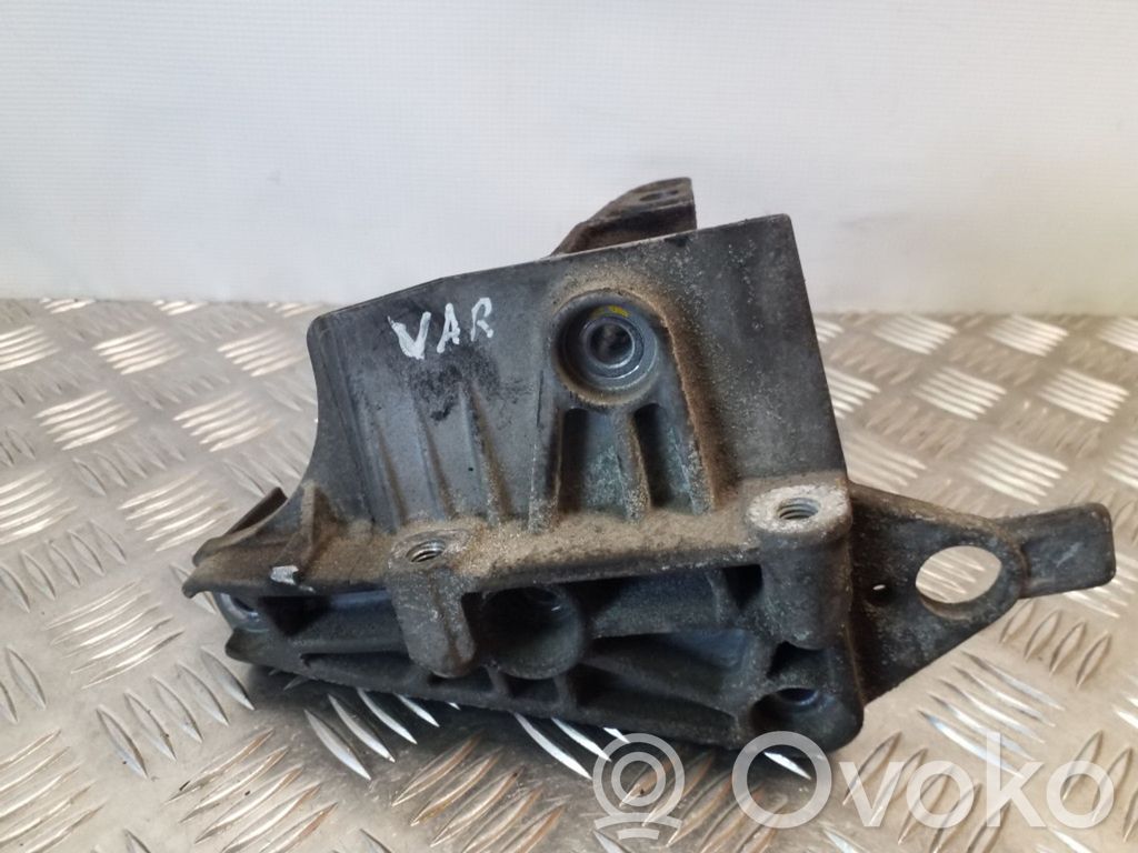 Nissan Juke I F15 Engine mounting bracket 