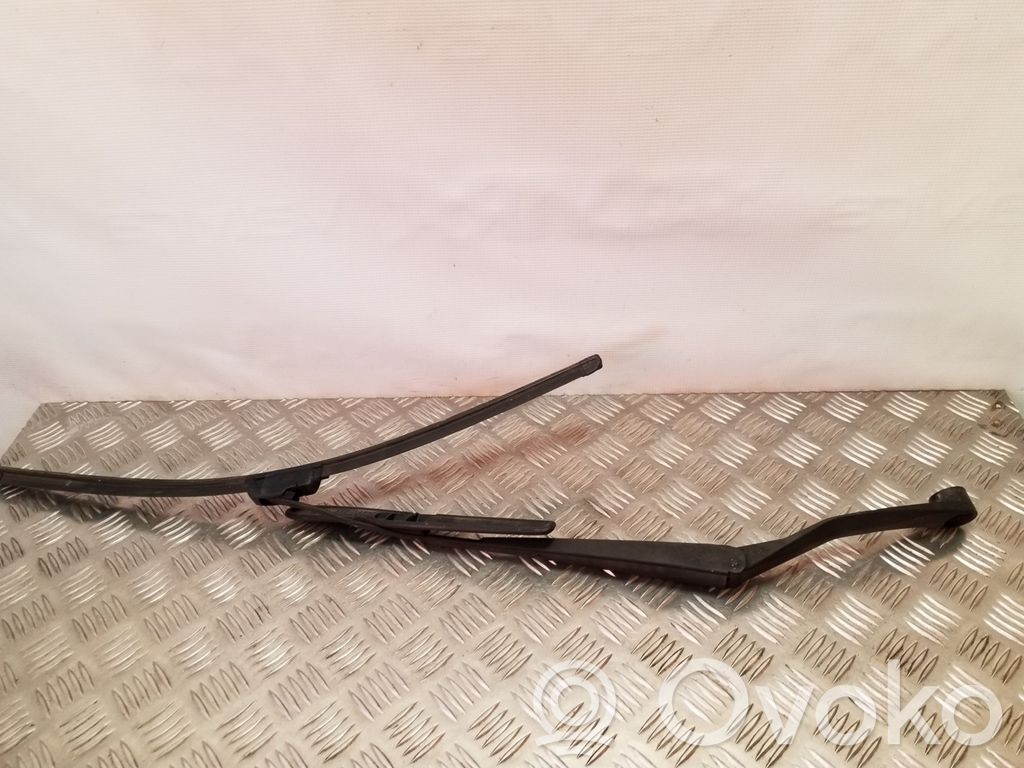 Subaru Legacy Front wiper blade arm 