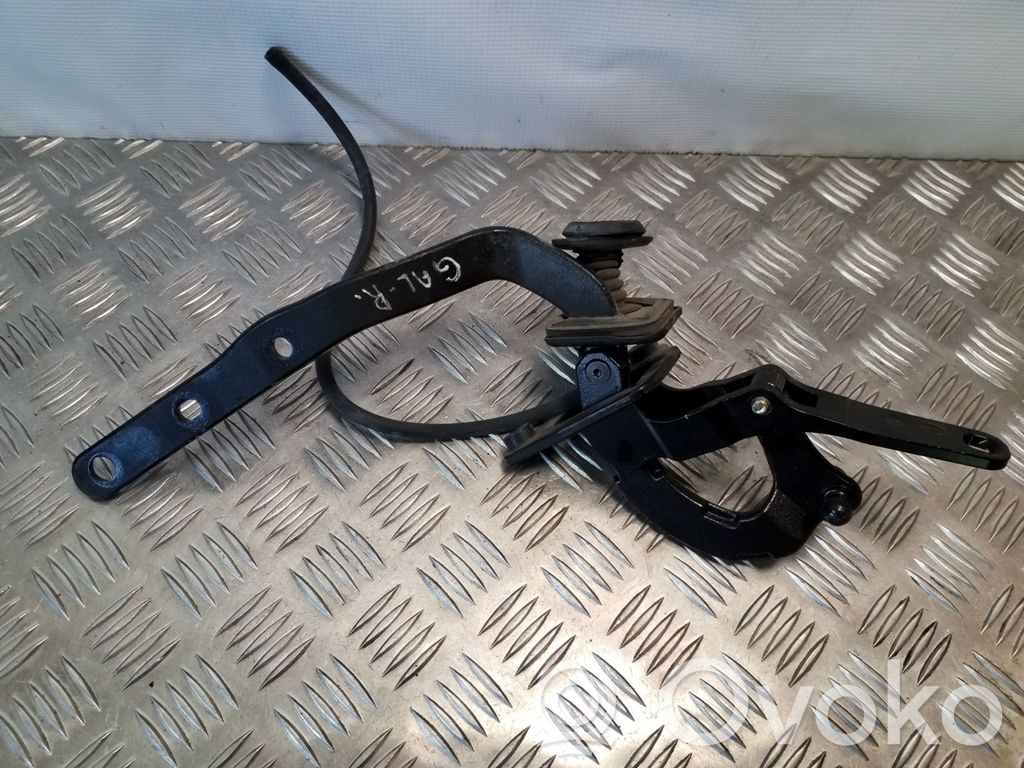 Volvo V70 Tailgate/trunk/boot hinge 