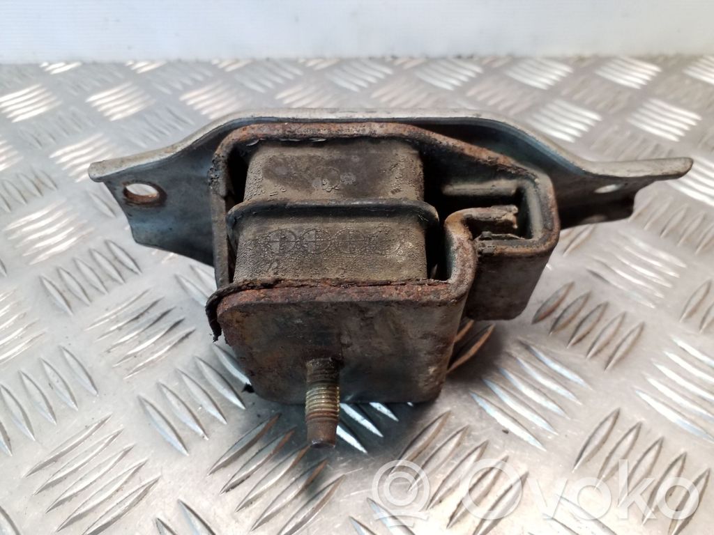Subaru Legacy Engine mount bracket 