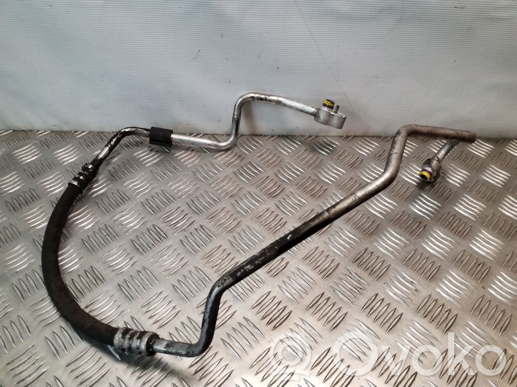 BMW 1 E81 E87 Ilmastointilaitteen putki (A/C) 