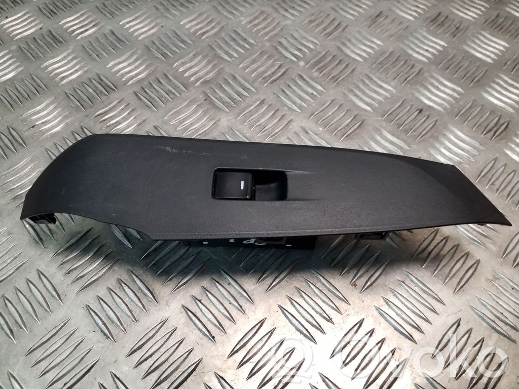 Electric window control switch   GKL166370A