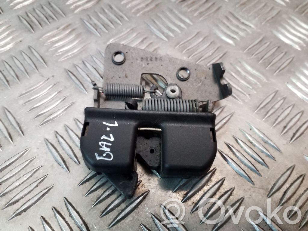 BMW 5 E60 E61 Sedynės nugaros atramos spyna 