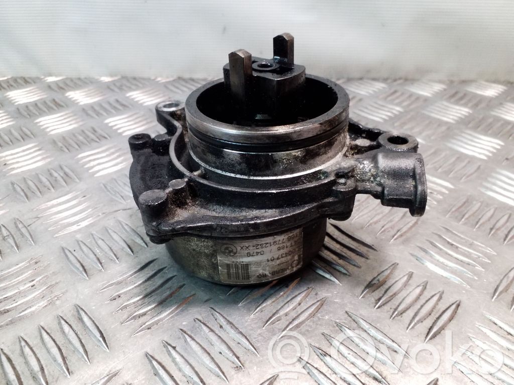 BMW 5 E60 E61 Vacuum pump 
