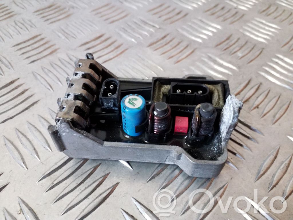 BMW 7 E65 E66 Pečiuko ventiliatoriaus reostatas (reustatas) 