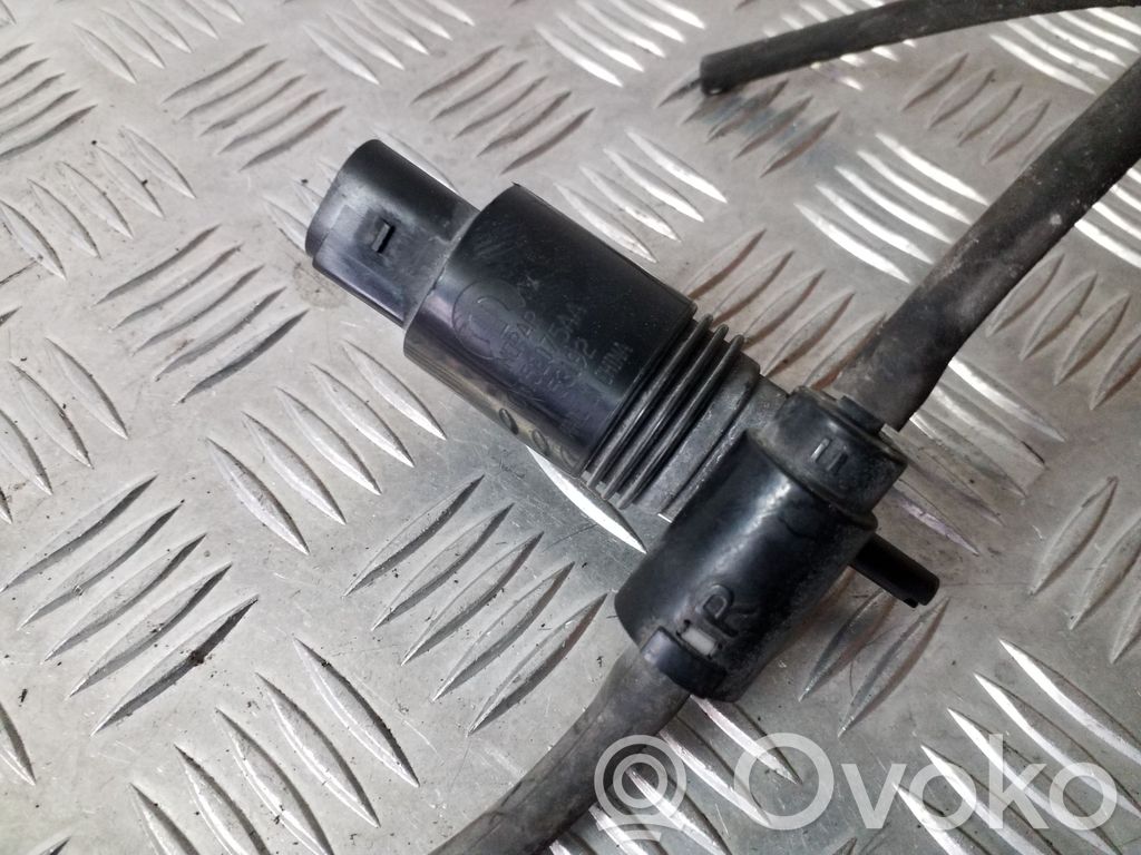 Jeep Cherokee III KJ Windscreen/windshield washer pump 