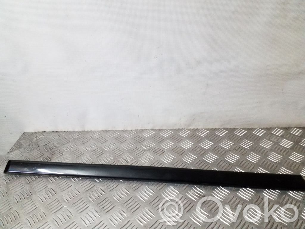 BMW 5 E39 Takaoven lista (muoto) 