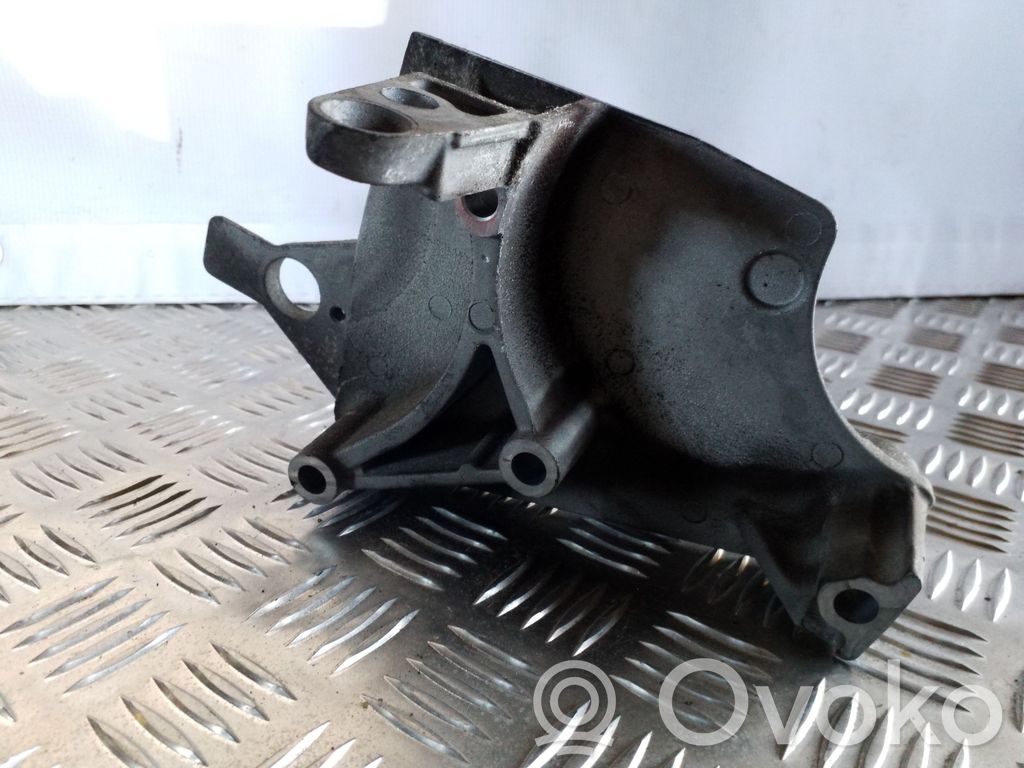 Nissan Juke I F15 Engine mounting bracket 