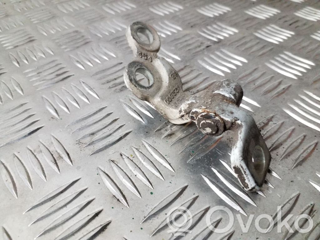 Ford Focus Front door lower hinge 