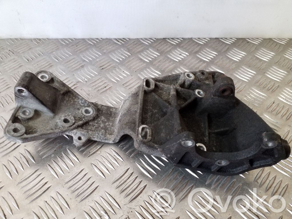 Volvo XC60 Generator/alternator bracket 