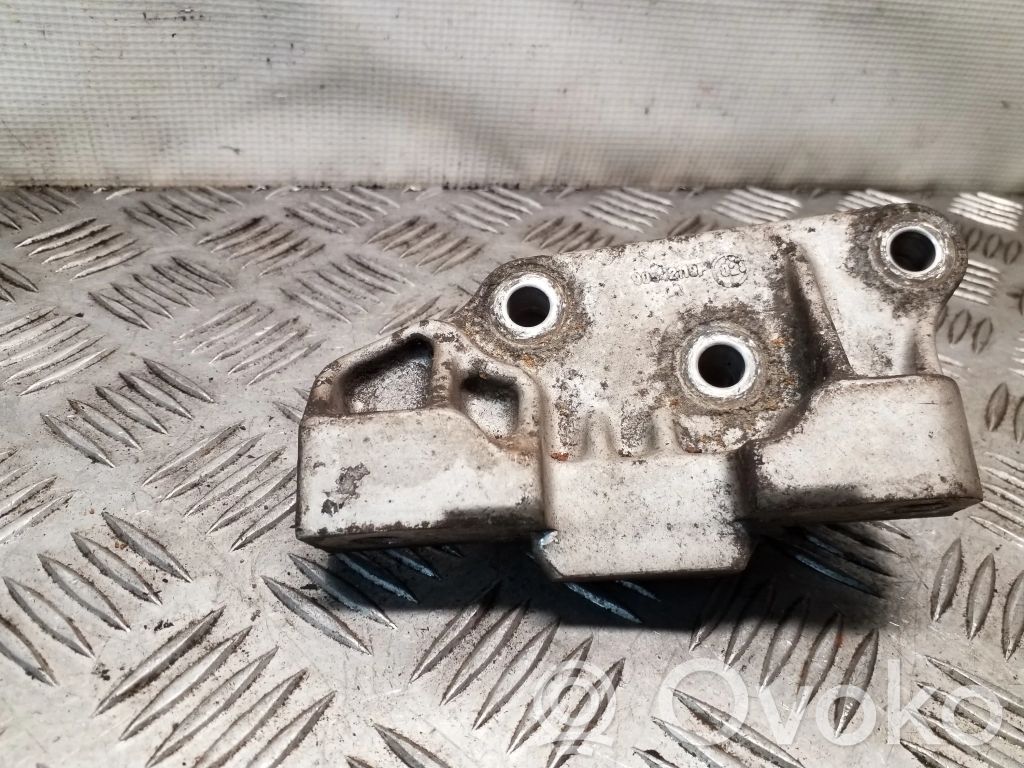 Chrysler Voyager Engine mounting bracket 