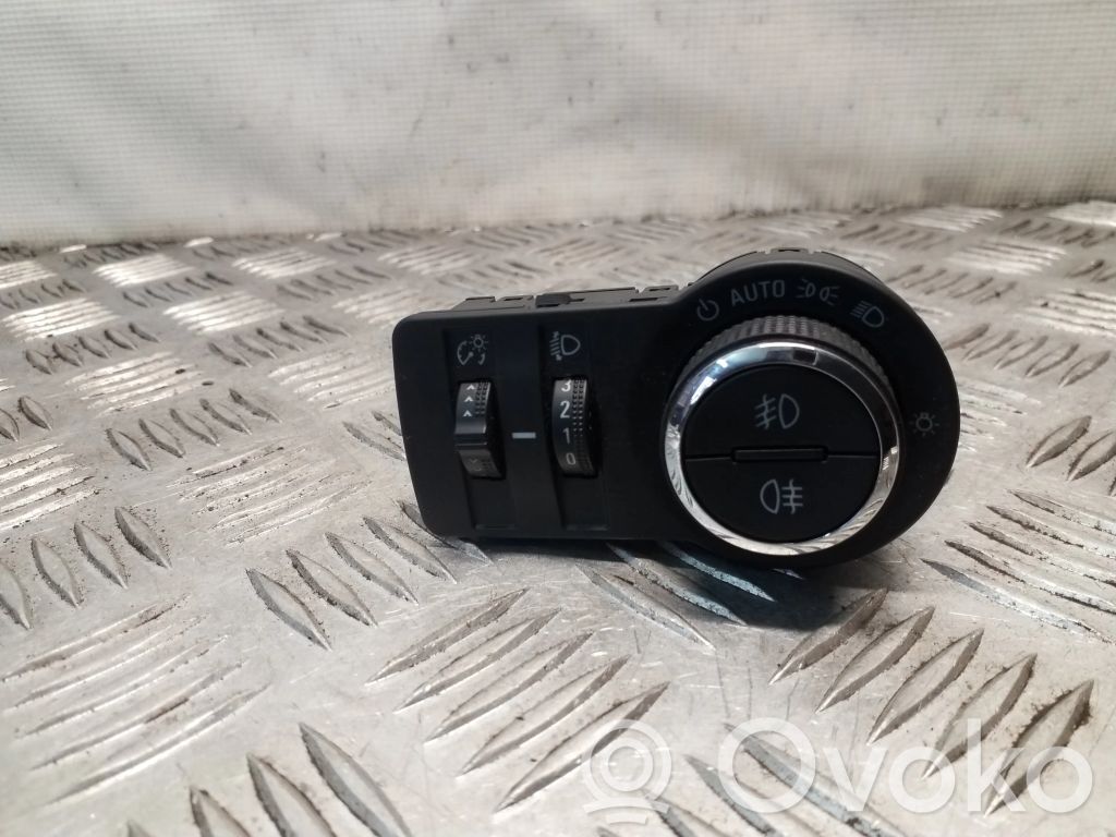 Light switch   95297440