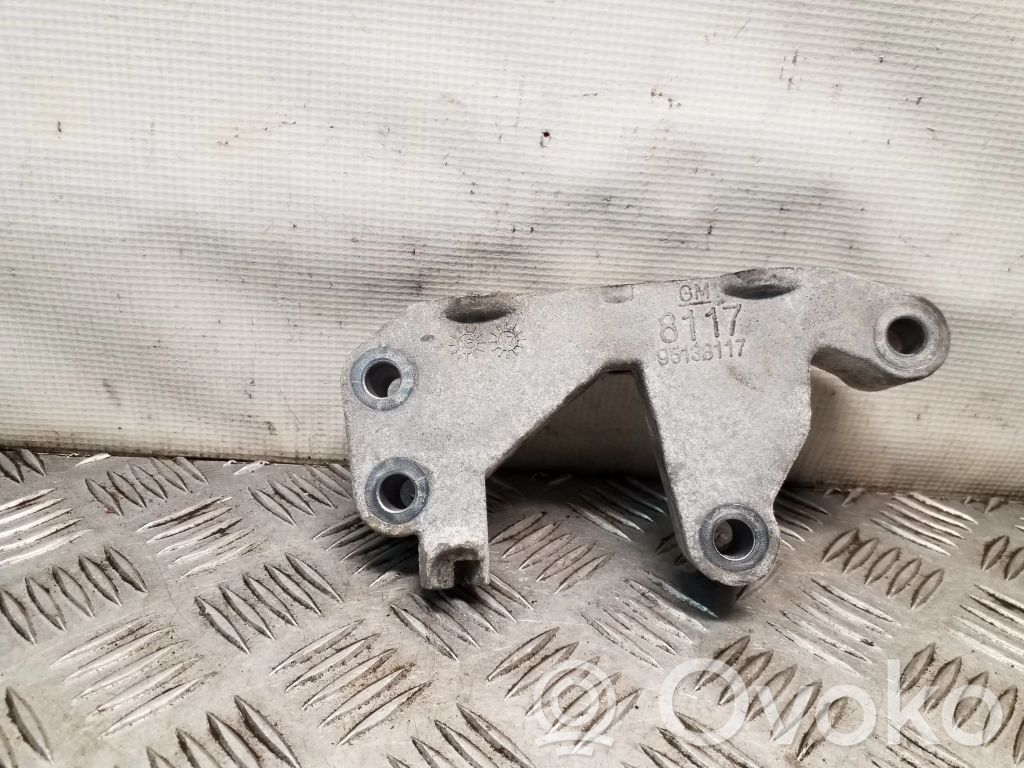 Opel Mokka Engine mounting bracket 