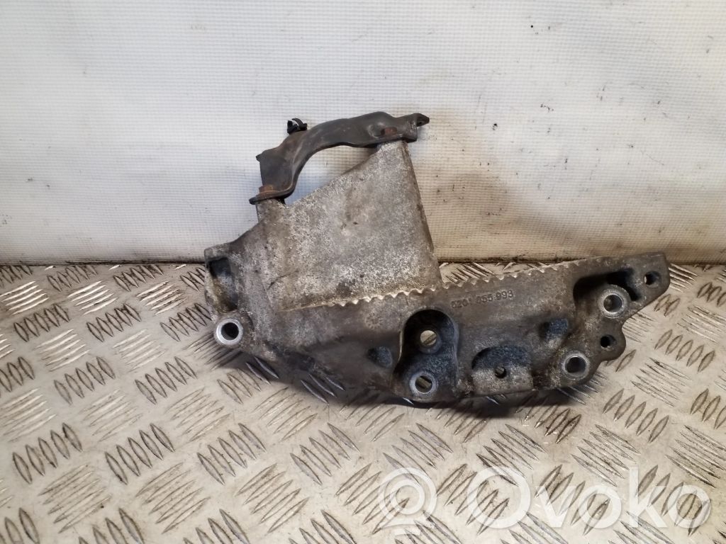 Engine mounting bracket   8201055993