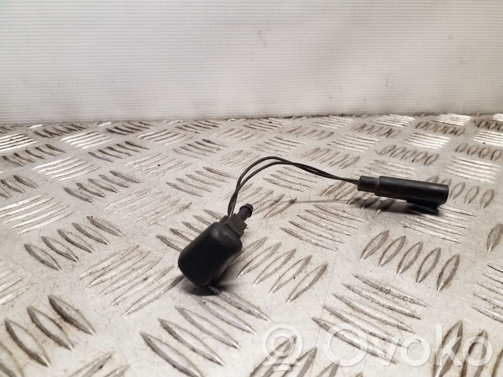 Ford Mondeo MK V Windshield washer spray nozzle 