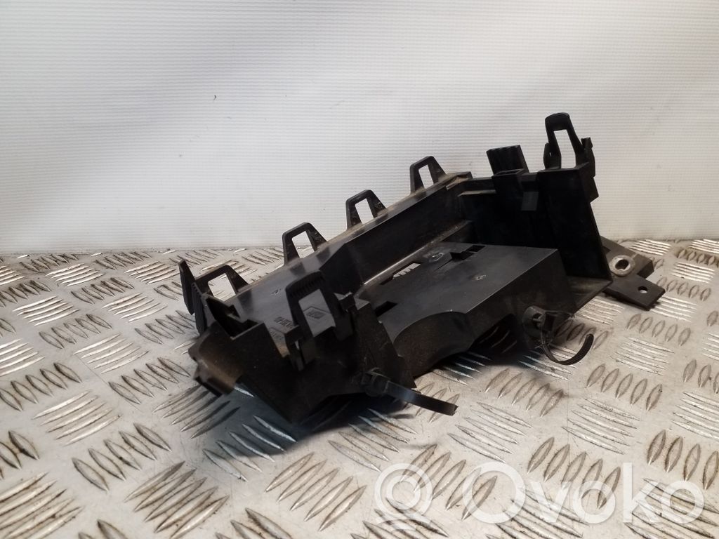 Ford Mondeo MK V Kita variklio skyriaus detalė 