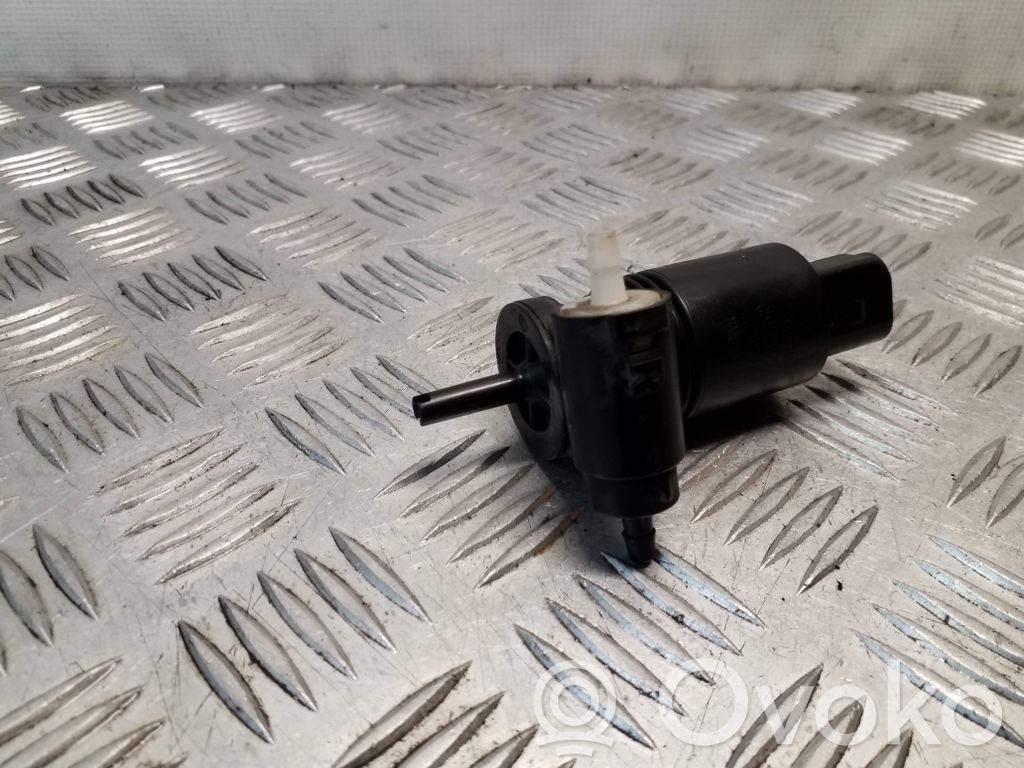 Jeep Grand Cherokee (WK) Windscreen/windshield washer pump 