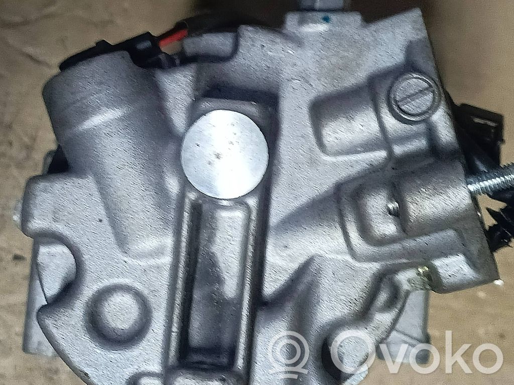 Renault Master IV Стартер 
